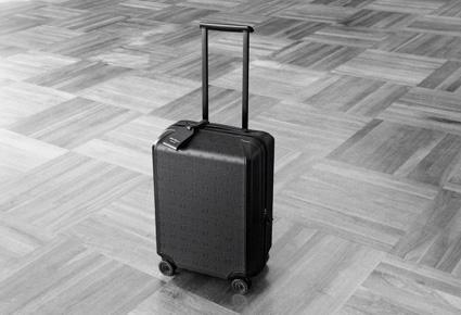 سلفاتوري فيراغامو تتطلق مجموعة "فيراغامو ترافِل" Ferragamo Travel
